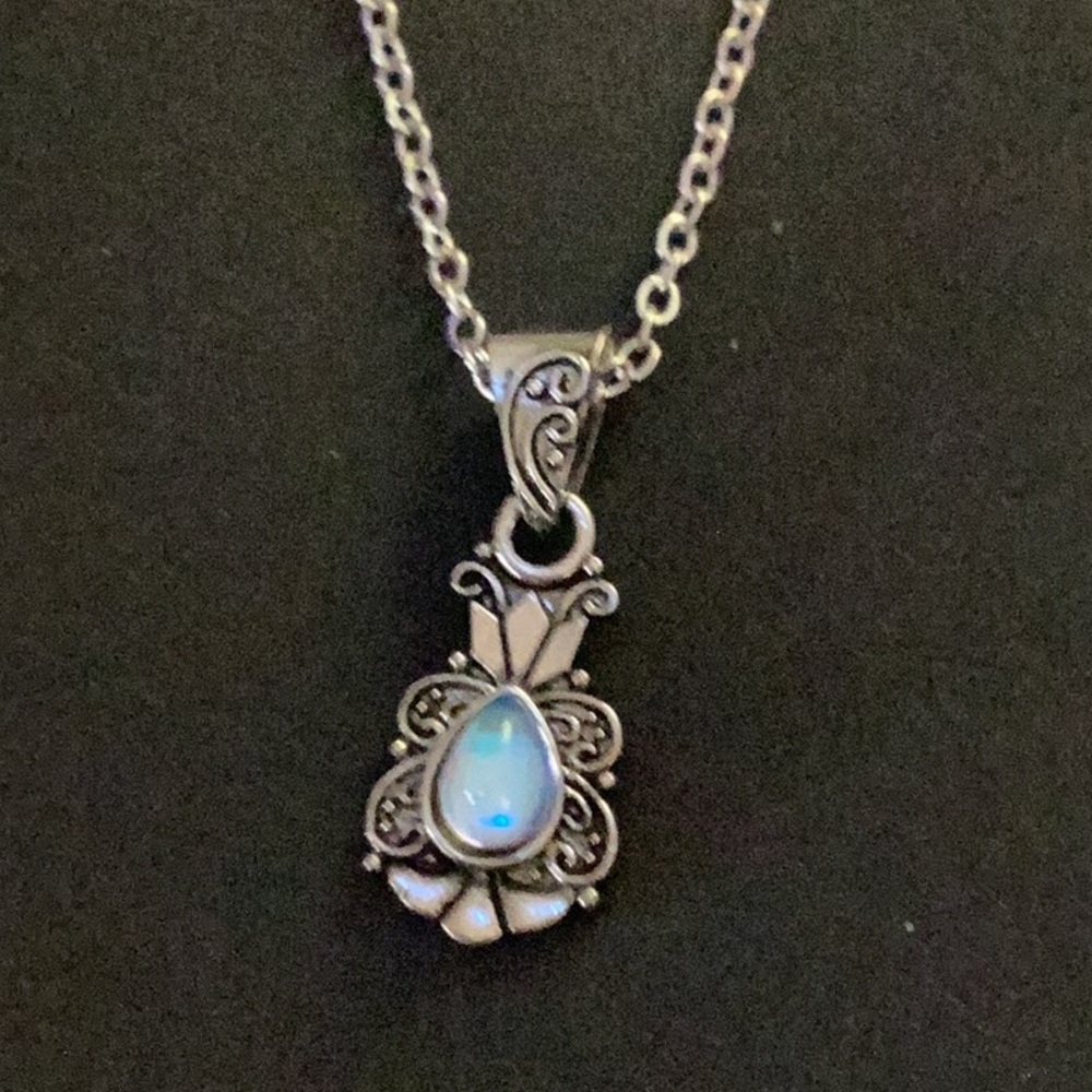 🦋New Gorgeous Stone Pendant Necklace Sparkles & Shines So Much FUN to Wear 🦋 - Picture 2 of 10